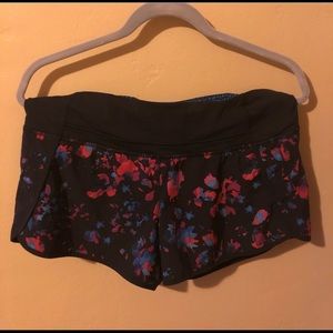 Lululemon size 6 short